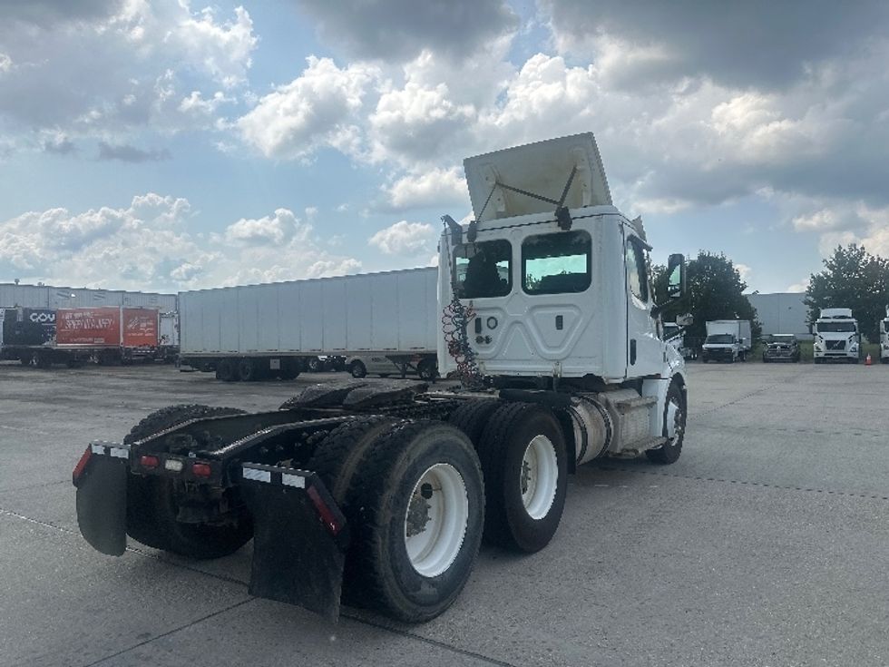 Day Cab Tractor-Heavy Duty Tractors-Freightliner-2022-T12664ST-Hammond-LA-87,997\n\t\tmiles-$ 87,500 - Image 7