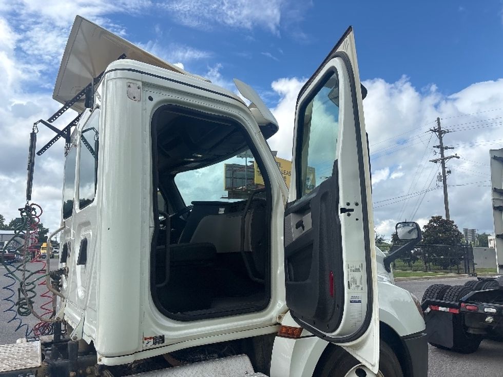 Day Cab Tractor-Heavy Duty Tractors-Freightliner-2022-T12664ST-Hammond-LA-97,045\n\t\tmiles-$ 87,000 - Image 12
