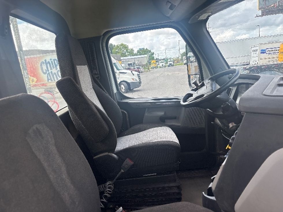 Day Cab Tractor-Heavy Duty Tractors-Freightliner-2022-T12664ST-Hammond-LA-97,045\n\t\tmiles-$ 87,000 - Image 14