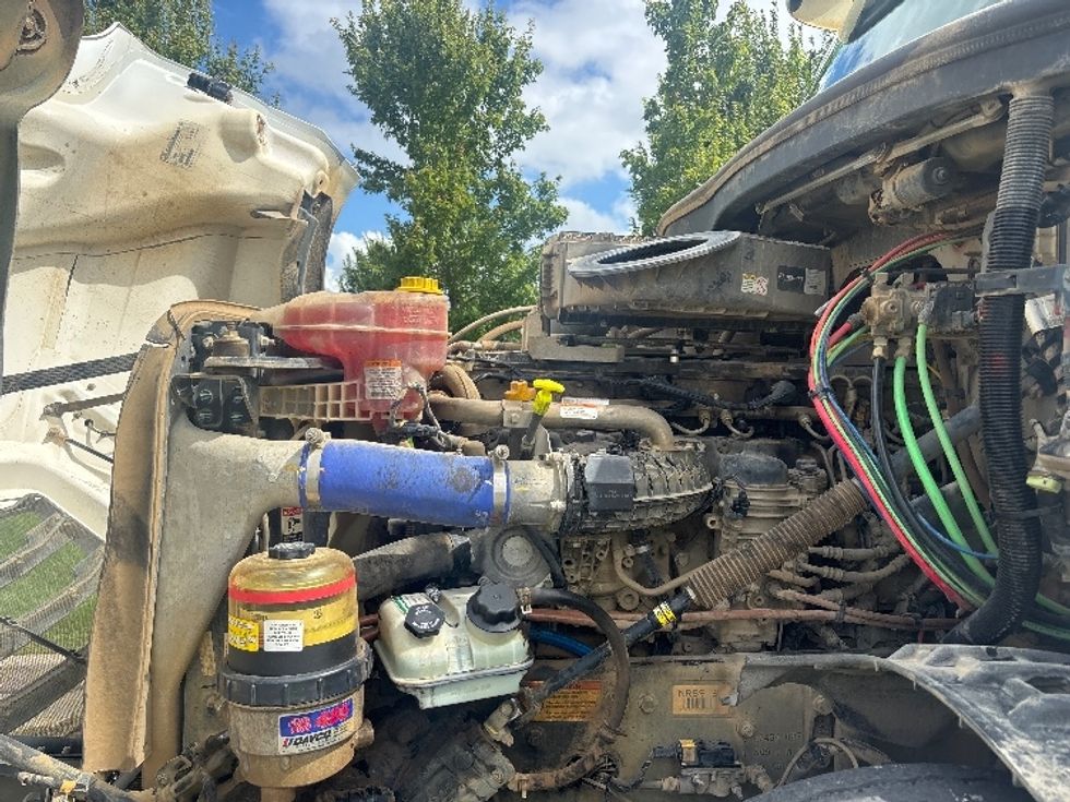 Day Cab Tractor-Heavy Duty Tractors-Freightliner-2022-T12664ST-Hammond-LA-97,045\n\t\tmiles-$ 87,000 - Image 16