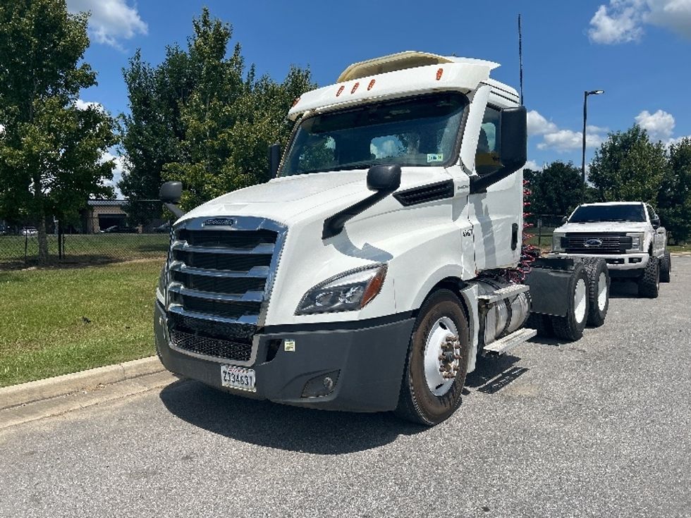 Day Cab Tractor-Heavy Duty Tractors-Freightliner-2022-T12664ST-Hammond-LA-97,045\n\t\tmiles-$ 87,000 - Image 3
