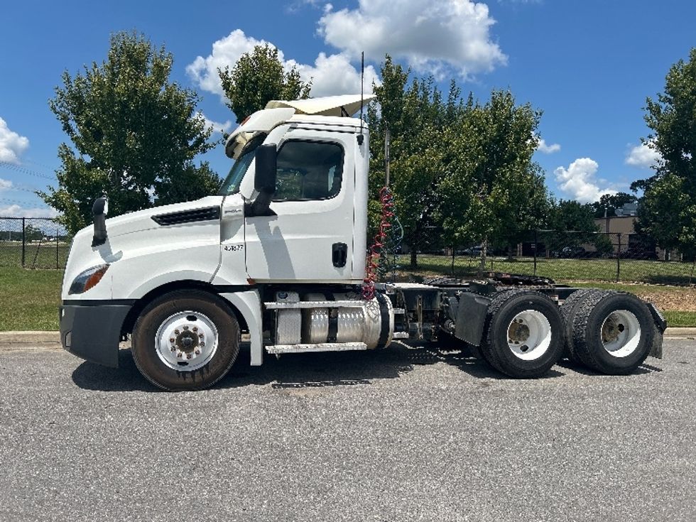 Day Cab Tractor-Heavy Duty Tractors-Freightliner-2022-T12664ST-Hammond-LA-97,045\n\t\tmiles-$ 87,000 - Image 4