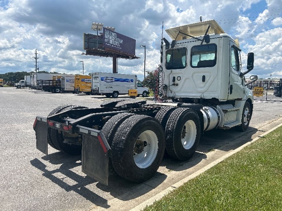 Day Cab Tractor-Heavy Duty Tractors-Freightliner-2022-T12664ST-Hammond-LA-97,045\n\t\tmiles-$ 87,000 - Image 7