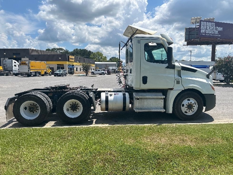 Day Cab Tractor-Heavy Duty Tractors-Freightliner-2022-T12664ST-Hammond-LA-97,045\n\t\tmiles-$ 87,000 - Image 8