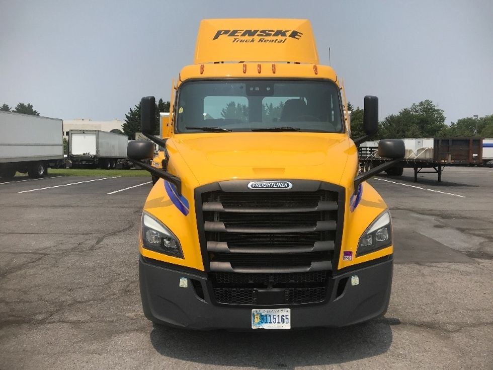 2022 Freightliner Cascadia 126" Day cab photo 2