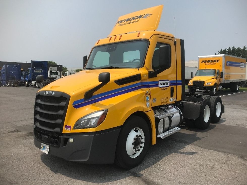 2022 Freightliner Cascadia 126" Day cab photo 3