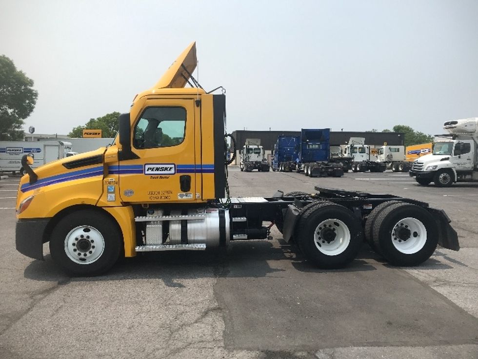2022 Freightliner Cascadia 126" Day cab photo 4