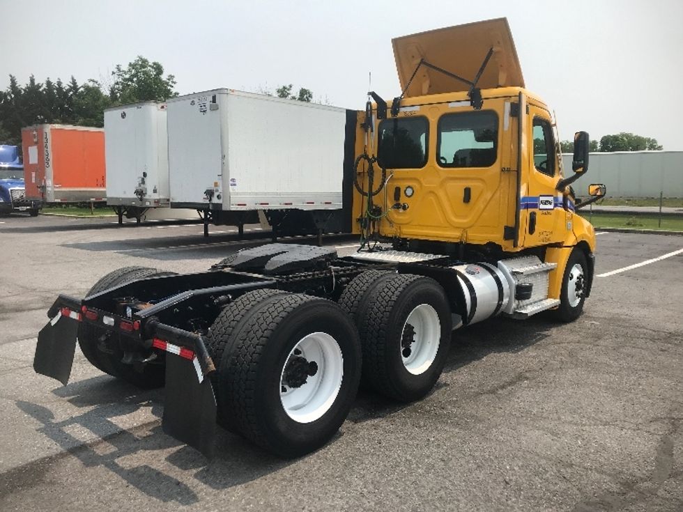 2022 Freightliner Cascadia 126" Day cab photo 7