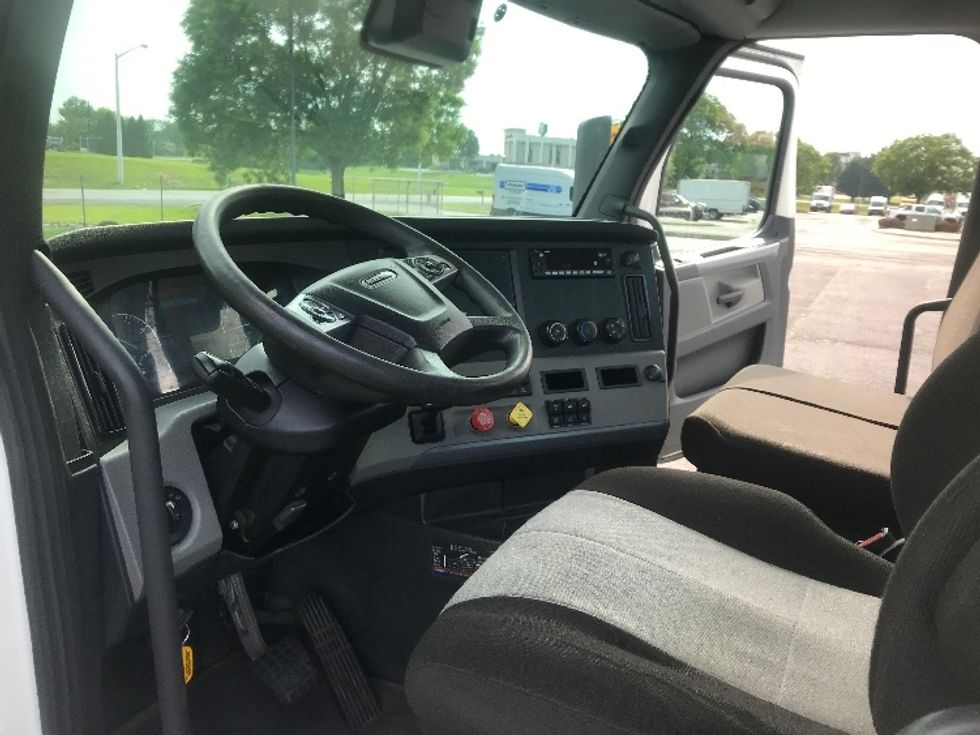 Day Cab Tractor-Heavy Duty Tractors-Freightliner-2022-T12664ST-Harrisburg-PA-296,256\n\t\tmiles-$ 71,750 - Image 10