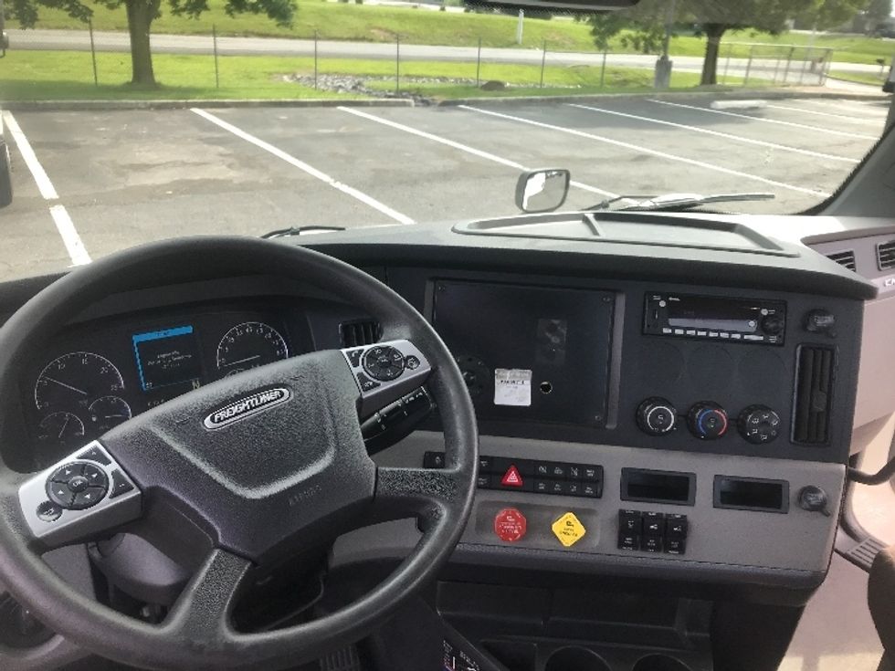 Day Cab Tractor-Heavy Duty Tractors-Freightliner-2022-T12664ST-Harrisburg-PA-296,256\n\t\tmiles-$ 71,750 - Image 11