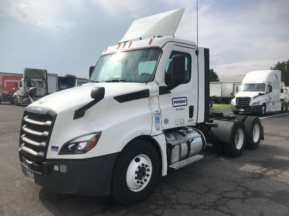 Day Cab Tractor-Heavy Duty Tractors-Freightliner-2022-T12664ST-Harrisburg-PA-296,256\n\t\tmiles-$ 71,750 - Image 3