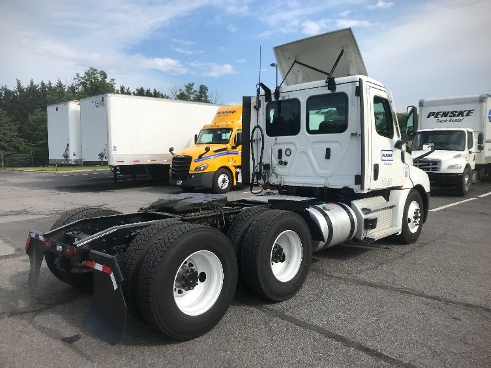 Day Cab Tractor-Heavy Duty Tractors-Freightliner-2022-T12664ST-Harrisburg-PA-296,256\n\t\tmiles-$ 71,750 - Image 7