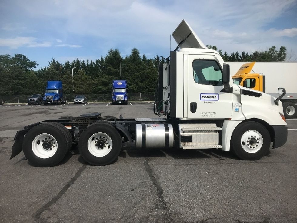 Day Cab Tractor-Heavy Duty Tractors-Freightliner-2022-T12664ST-Harrisburg-PA-296,256\n\t\tmiles-$ 71,750 - Image 8