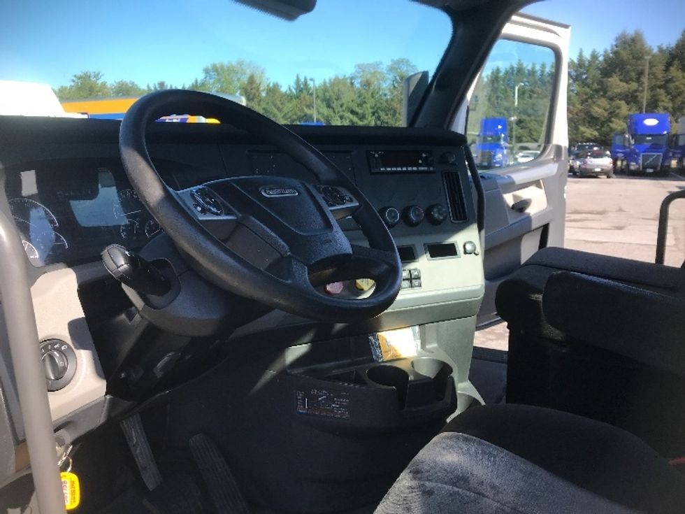 Day Cab Tractor-Heavy Duty Tractors-Freightliner-2022-T12664ST-Harrisburg-PA-460,004\n\t\tmiles-$ 54,500 - Image 10