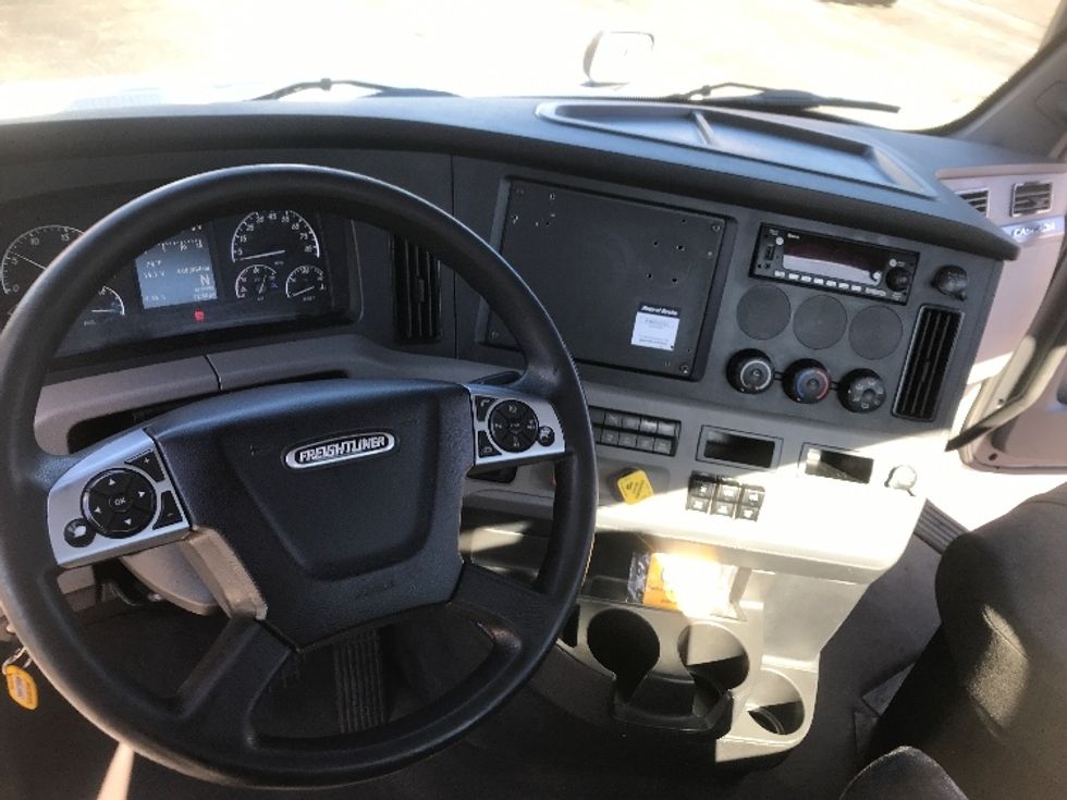 Day Cab Tractor-Heavy Duty Tractors-Freightliner-2022-T12664ST-Harrisburg-PA-460,004\n\t\tmiles-$ 54,500 - Image 11