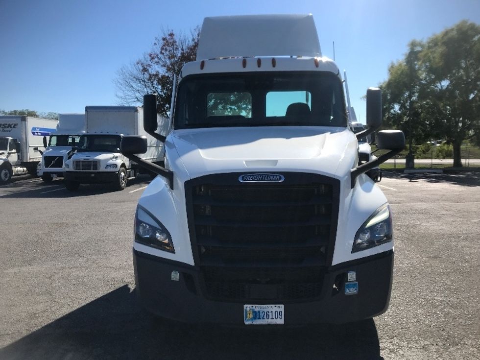Day Cab Tractor-Heavy Duty Tractors-Freightliner-2022-T12664ST-Harrisburg-PA-460,004\n\t\tmiles-$ 54,500 - Image 2