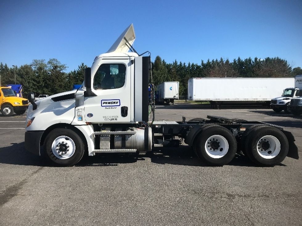 Day Cab Tractor-Heavy Duty Tractors-Freightliner-2022-T12664ST-Harrisburg-PA-460,004\n\t\tmiles-$ 54,500 - Image 4