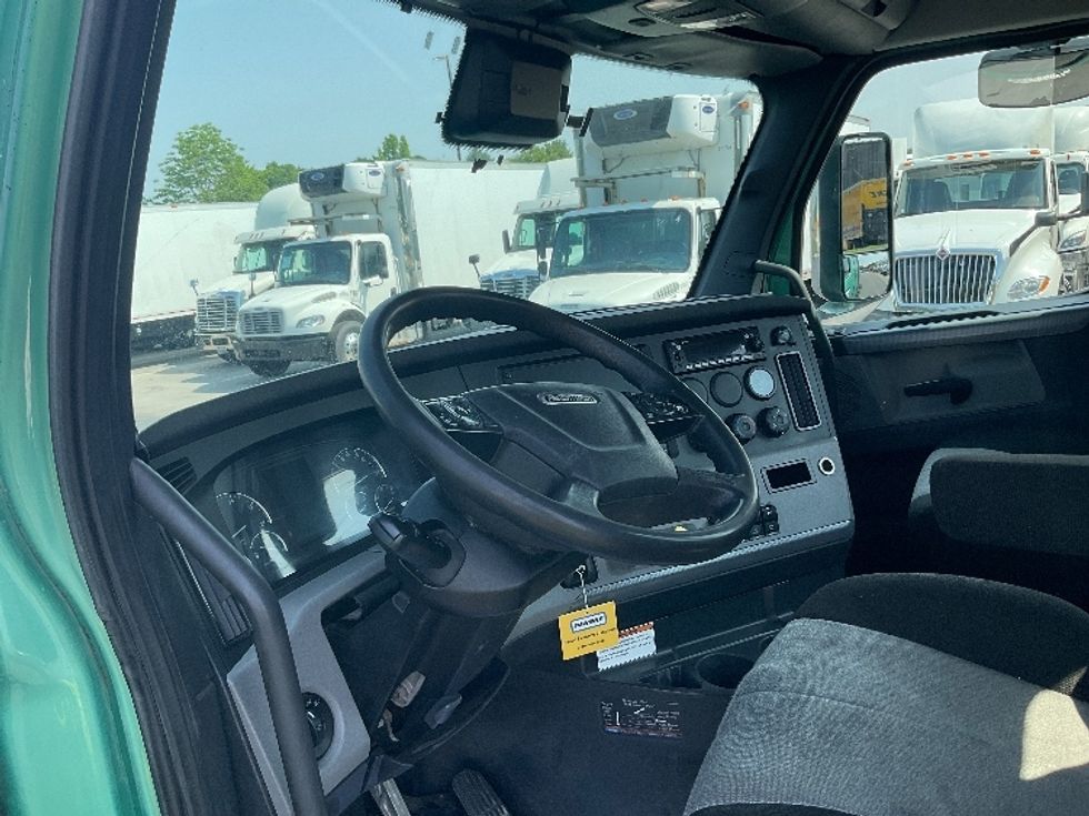 Day Cab Tractor-Heavy Duty Tractors-Freightliner-2022-T12664ST-Harrisburg-PA-510,600\n\t\tmiles-$ 50,500 - Image 10