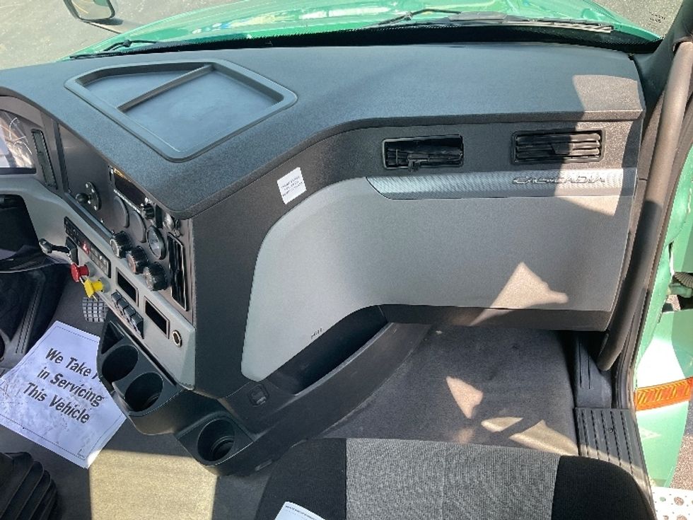 Day Cab Tractor-Heavy Duty Tractors-Freightliner-2022-T12664ST-Harrisburg-PA-510,600\n\t\tmiles-$ 50,500 - Image 13