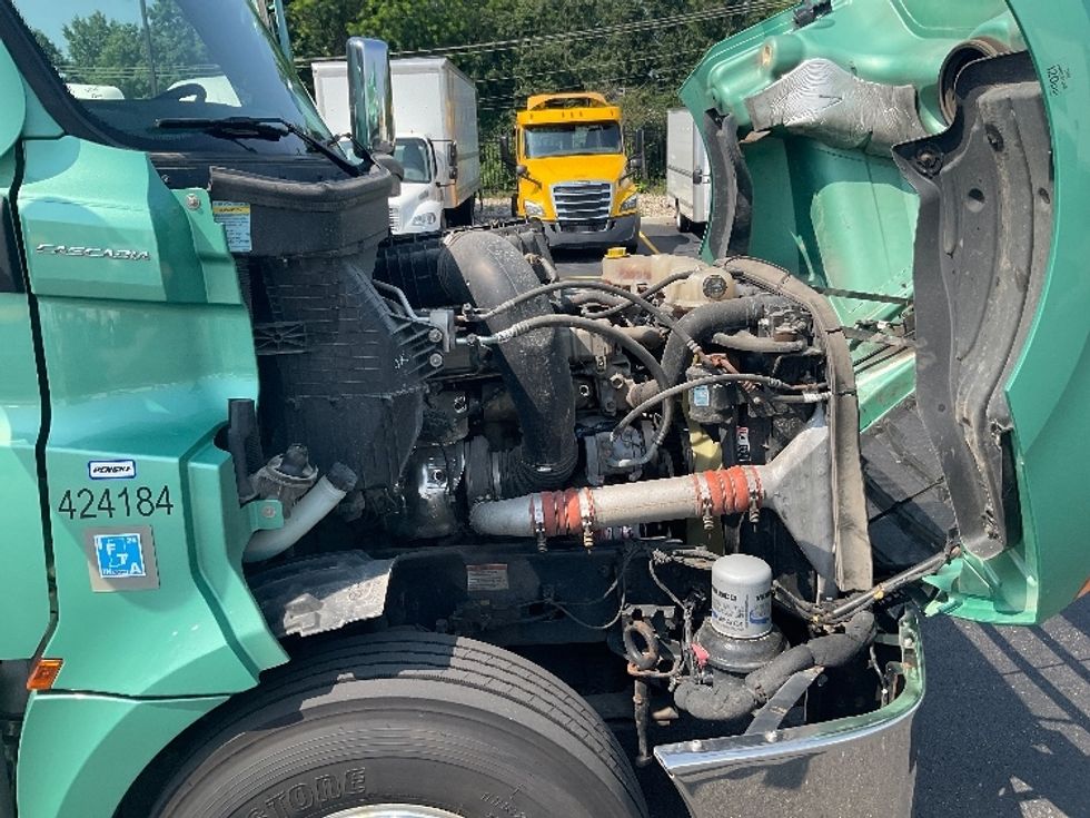 Day Cab Tractor-Heavy Duty Tractors-Freightliner-2022-T12664ST-Harrisburg-PA-510,600\n\t\tmiles-$ 50,500 - Image 15