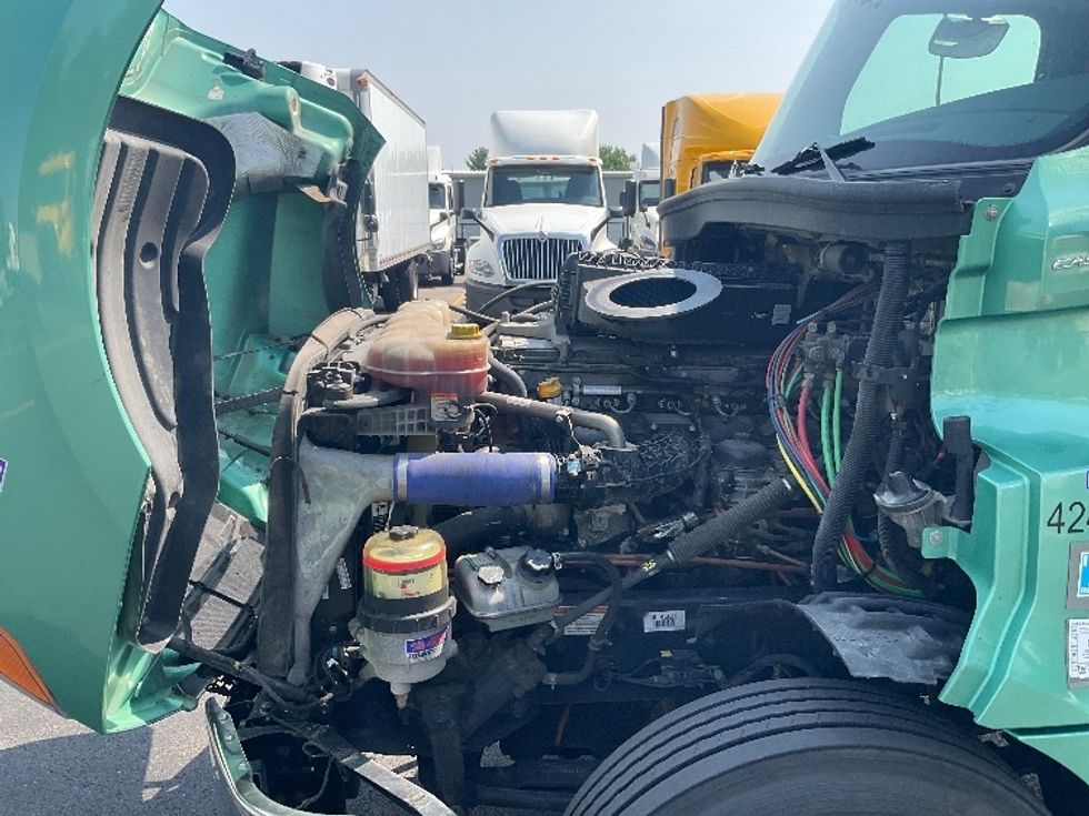 Day Cab Tractor-Heavy Duty Tractors-Freightliner-2022-T12664ST-Harrisburg-PA-510,600\n\t\tmiles-$ 50,500 - Image 16