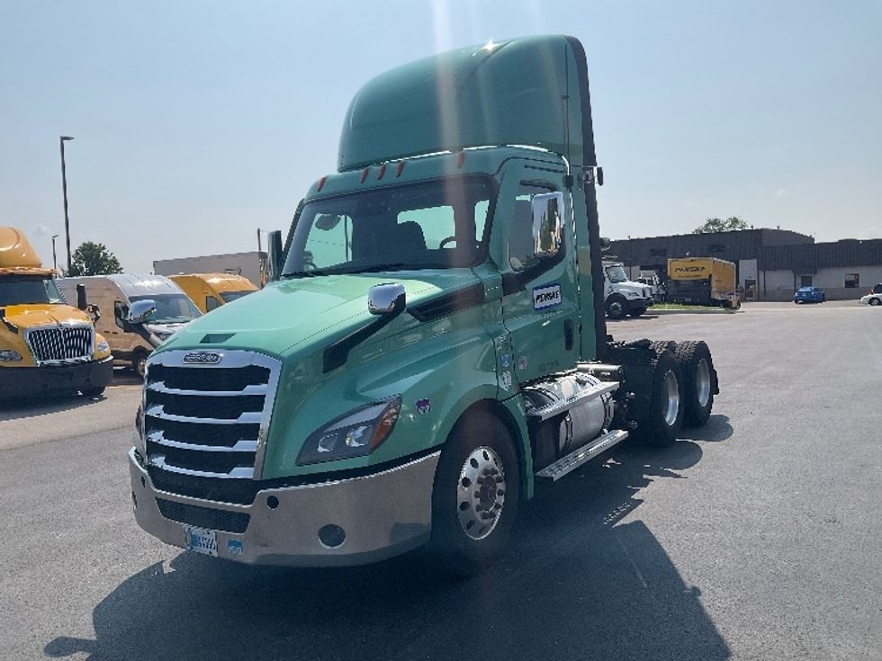 Day Cab Tractor-Heavy Duty Tractors-Freightliner-2022-T12664ST-Harrisburg-PA-510,600\n\t\tmiles-$ 50,500 - Image 3