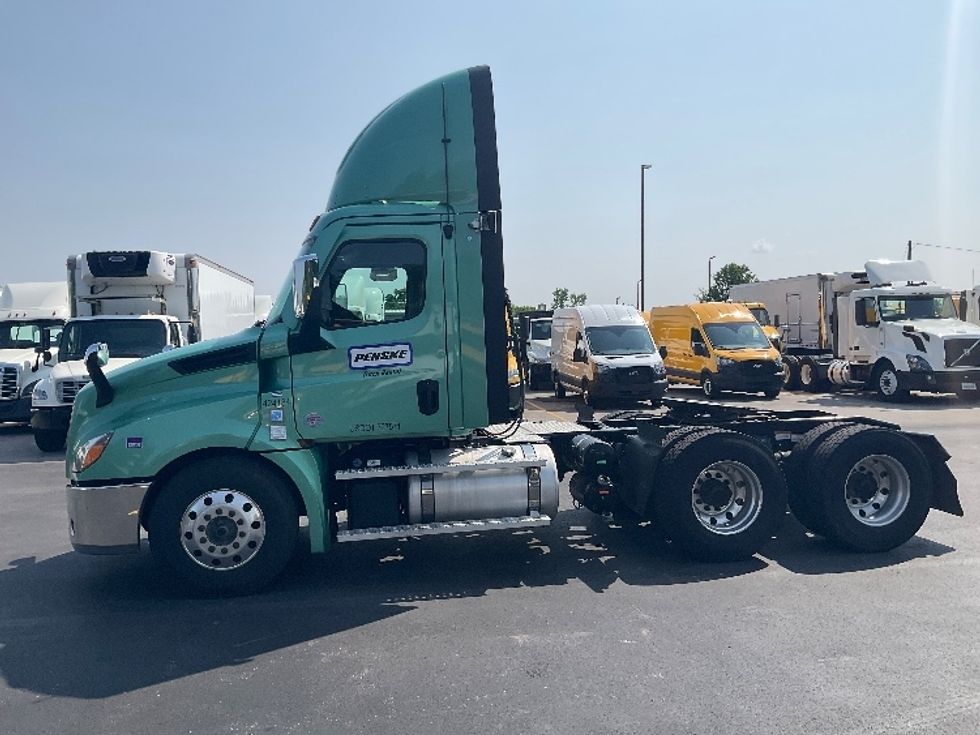 Day Cab Tractor-Heavy Duty Tractors-Freightliner-2022-T12664ST-Harrisburg-PA-510,600\n\t\tmiles-$ 50,500 - Image 4
