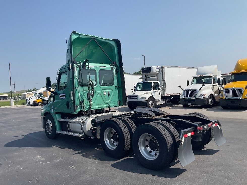 Day Cab Tractor-Heavy Duty Tractors-Freightliner-2022-T12664ST-Harrisburg-PA-510,600\n\t\tmiles-$ 50,500 - Image 5