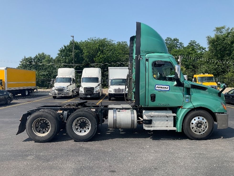 Day Cab Tractor-Heavy Duty Tractors-Freightliner-2022-T12664ST-Harrisburg-PA-510,600\n\t\tmiles-$ 50,500 - Image 8