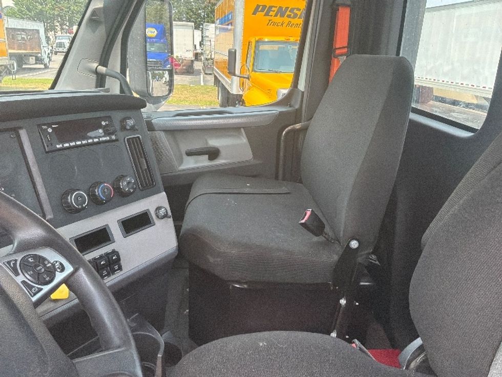 Day Cab Tractor-Heavy Duty Tractors-Freightliner-2022-T12664ST-Harrisburg-PA-606,000\n\t\tmiles-$ 37,750 - Image 10