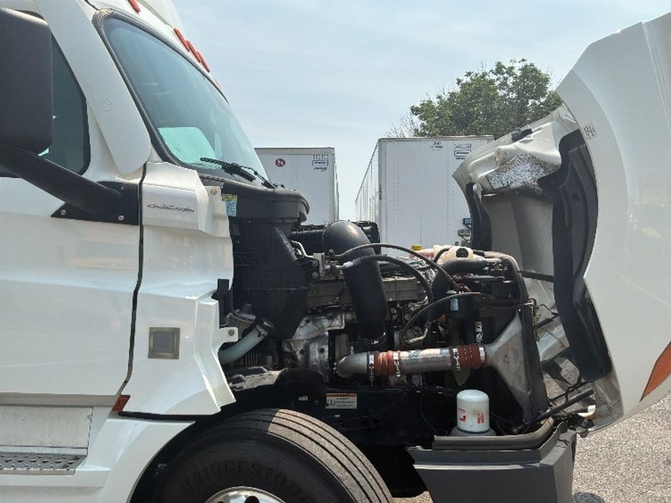 Day Cab Tractor-Heavy Duty Tractors-Freightliner-2022-T12664ST-Harrisburg-PA-606,000\n\t\tmiles-$ 37,750 - Image 15