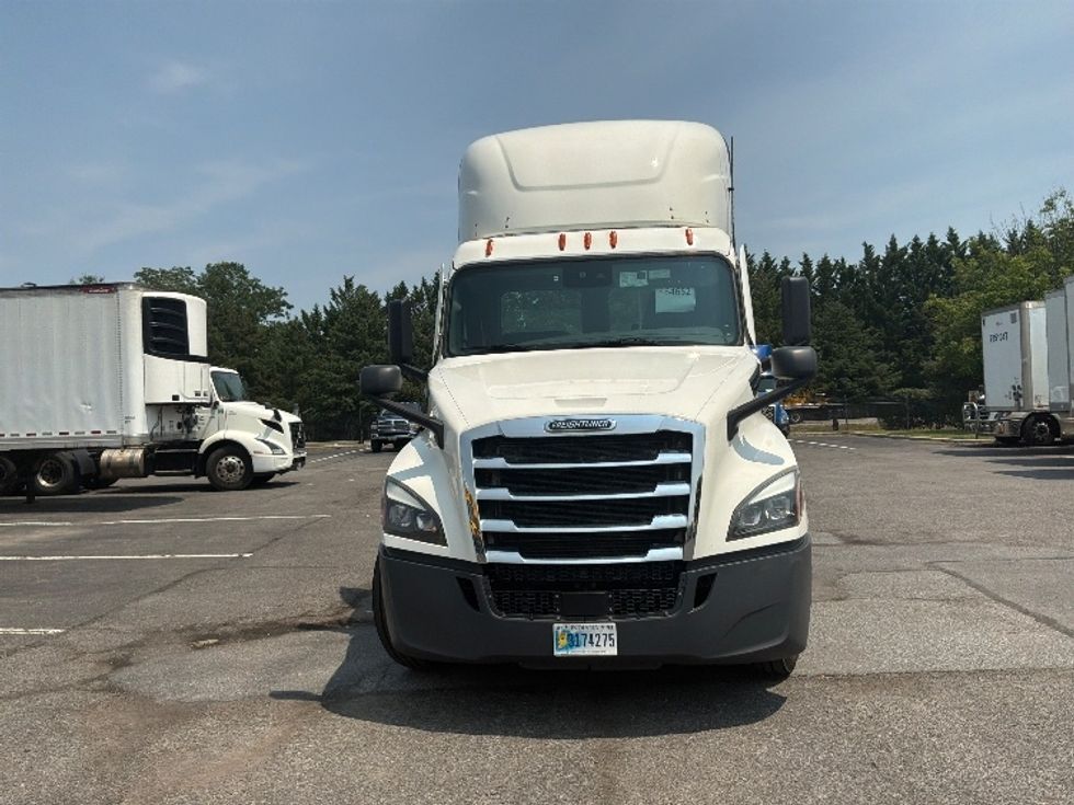 Day Cab Tractor-Heavy Duty Tractors-Freightliner-2022-T12664ST-Harrisburg-PA-606,000\n\t\tmiles-$ 37,750 - Image 2