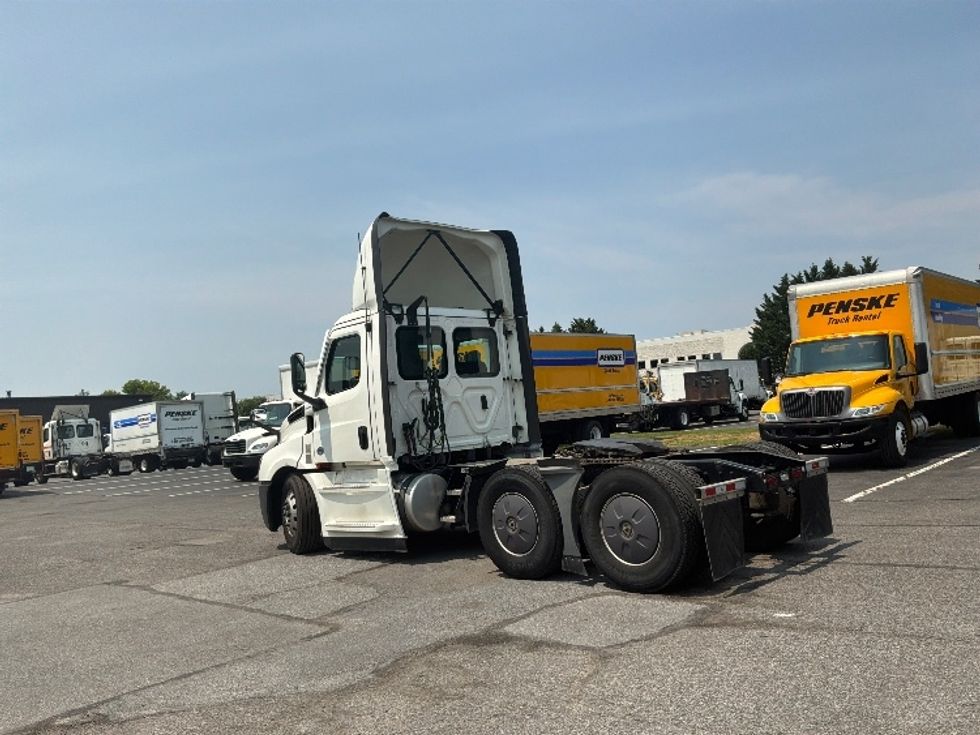 Day Cab Tractor-Heavy Duty Tractors-Freightliner-2022-T12664ST-Harrisburg-PA-606,000\n\t\tmiles-$ 37,750 - Image 5