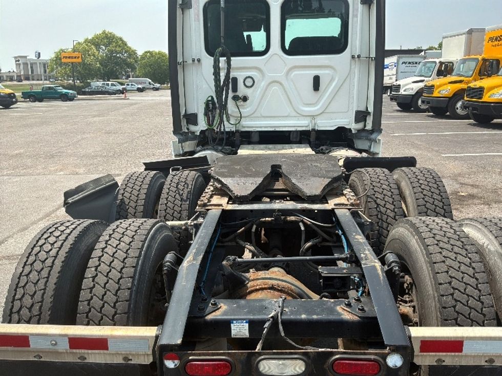 Day Cab Tractor-Heavy Duty Tractors-Freightliner-2022-T12664ST-Harrisburg-PA-606,000\n\t\tmiles-$ 37,750 - Image 6