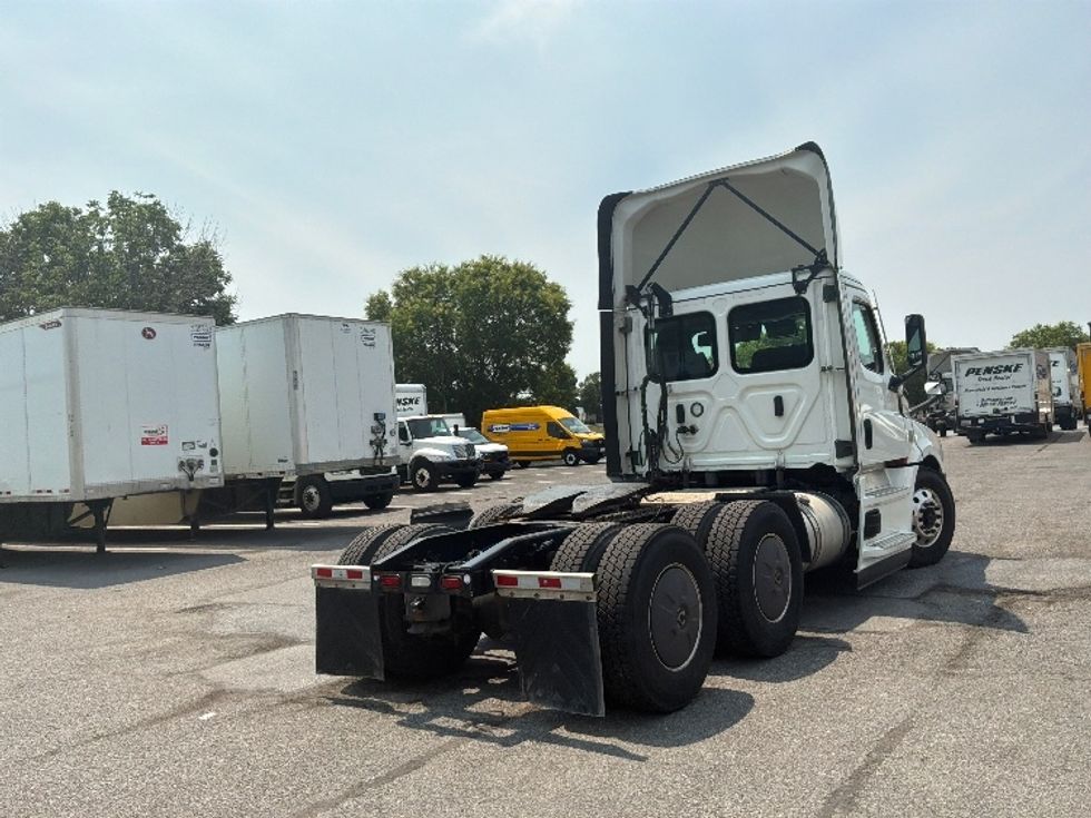 Day Cab Tractor-Heavy Duty Tractors-Freightliner-2022-T12664ST-Harrisburg-PA-606,000\n\t\tmiles-$ 37,750 - Image 7