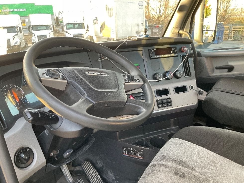 Day Cab Tractor-Heavy Duty Tractors-Freightliner-2022-T12664ST-Harrisburg-PA-628,707\n\t\tmiles-$ 33,250 - Image 10