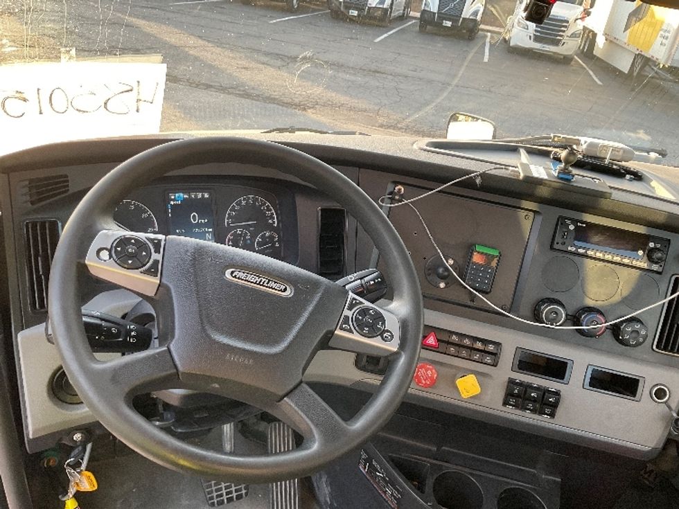 Day Cab Tractor-Heavy Duty Tractors-Freightliner-2022-T12664ST-Harrisburg-PA-628,707\n\t\tmiles-$ 33,250 - Image 11