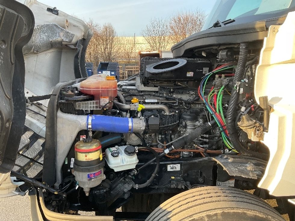 Day Cab Tractor-Heavy Duty Tractors-Freightliner-2022-T12664ST-Harrisburg-PA-628,707\n\t\tmiles-$ 33,250 - Image 16