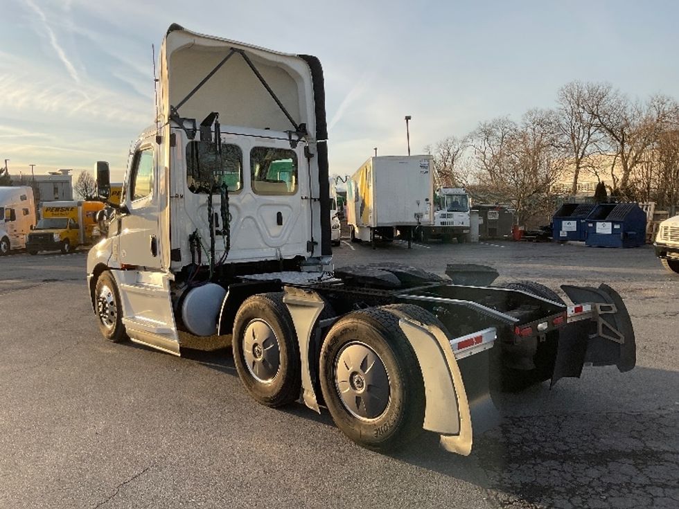 Day Cab Tractor-Heavy Duty Tractors-Freightliner-2022-T12664ST-Harrisburg-PA-628,707\n\t\tmiles-$ 33,250 - Image 5