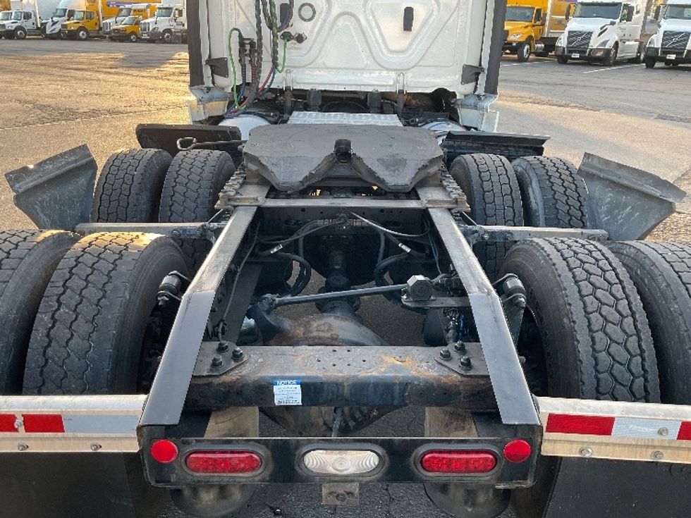 Day Cab Tractor-Heavy Duty Tractors-Freightliner-2022-T12664ST-Harrisburg-PA-628,707\n\t\tmiles-$ 33,250 - Image 6