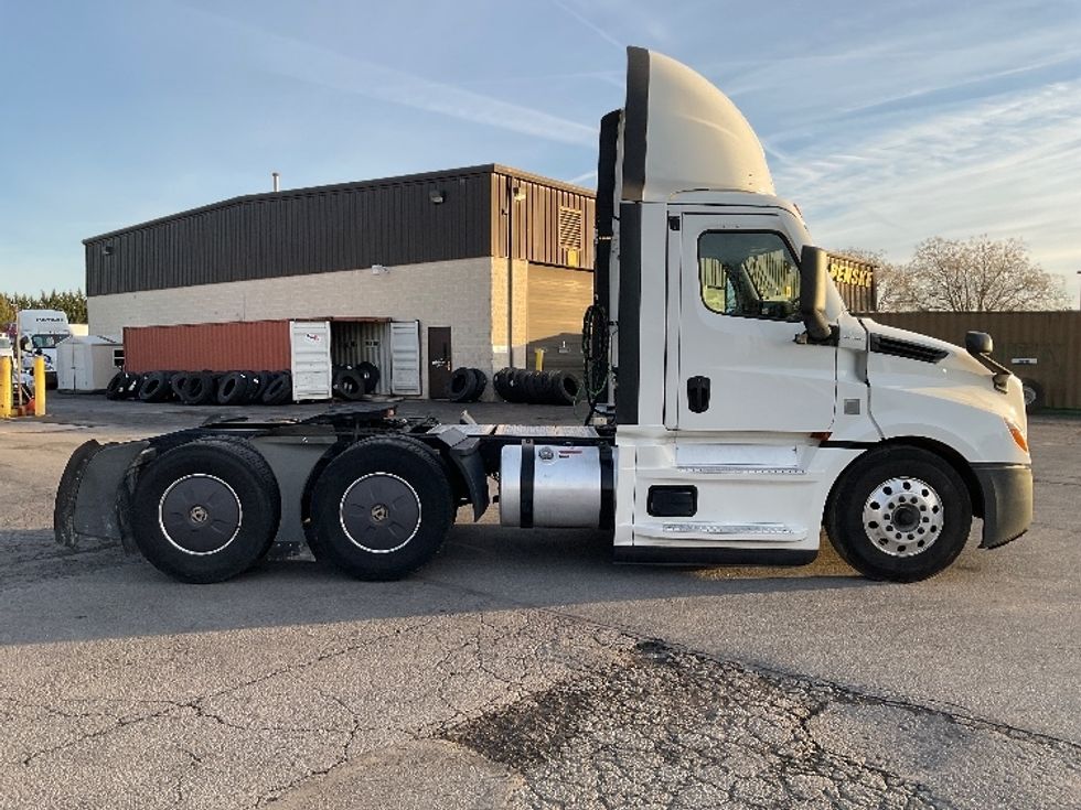 Day Cab Tractor-Heavy Duty Tractors-Freightliner-2022-T12664ST-Harrisburg-PA-628,707\n\t\tmiles-$ 33,250 - Image 8