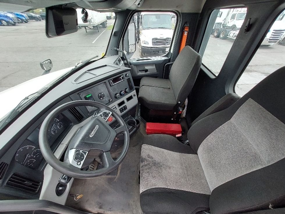 Day Cab Tractor-Heavy Duty Tractors-Freightliner-2022-T12664ST-Harrisburg-PA-660,777\n\t\tmiles-$ 33,000 - Image 10