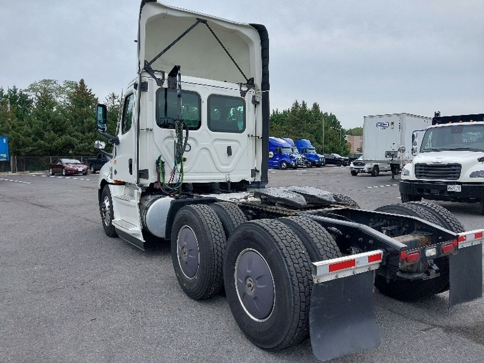 Day Cab Tractor-Heavy Duty Tractors-Freightliner-2022-T12664ST-Harrisburg-PA-660,777\n\t\tmiles-$ 33,000 - Image 5