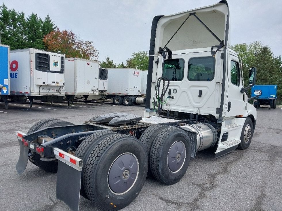 Day Cab Tractor-Heavy Duty Tractors-Freightliner-2022-T12664ST-Harrisburg-PA-660,777\n\t\tmiles-$ 33,000 - Image 7