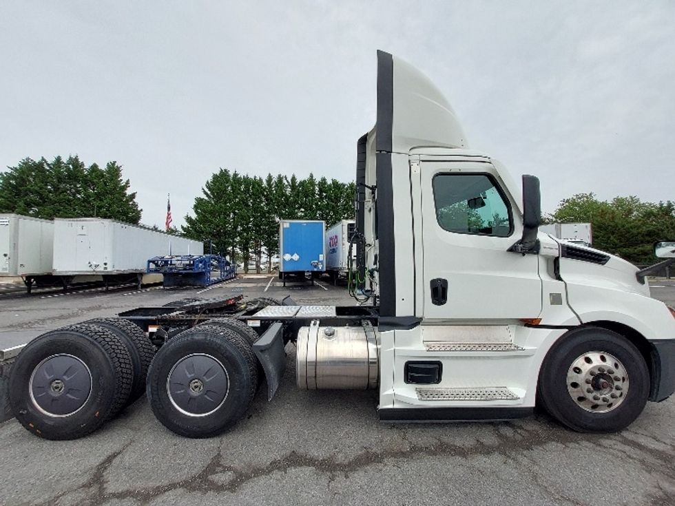 Day Cab Tractor-Heavy Duty Tractors-Freightliner-2022-T12664ST-Harrisburg-PA-660,777\n\t\tmiles-$ 33,000 - Image 8