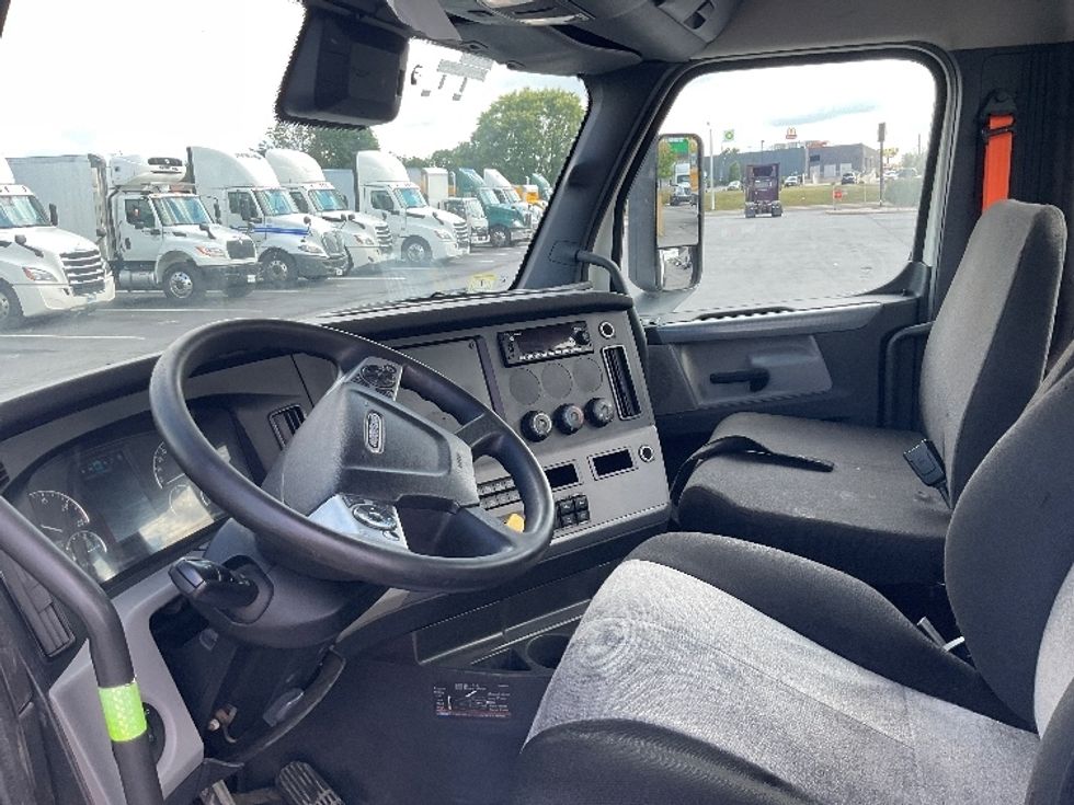 Day Cab Tractor-Heavy Duty Tractors-Freightliner-2022-T12664ST-Harrisburg-PA-679,332\n\t\tmiles-$ 29,500 - Image 10