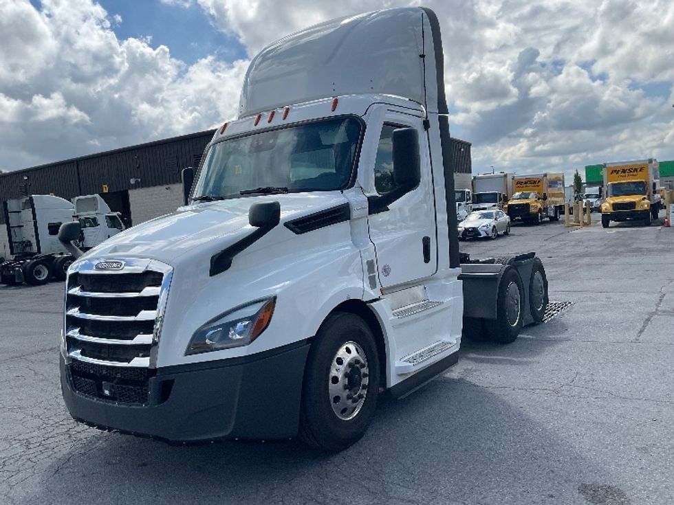 Day Cab Tractor-Heavy Duty Tractors-Freightliner-2022-T12664ST-Harrisburg-PA-679,332\n\t\tmiles-$ 29,500 - Image 3