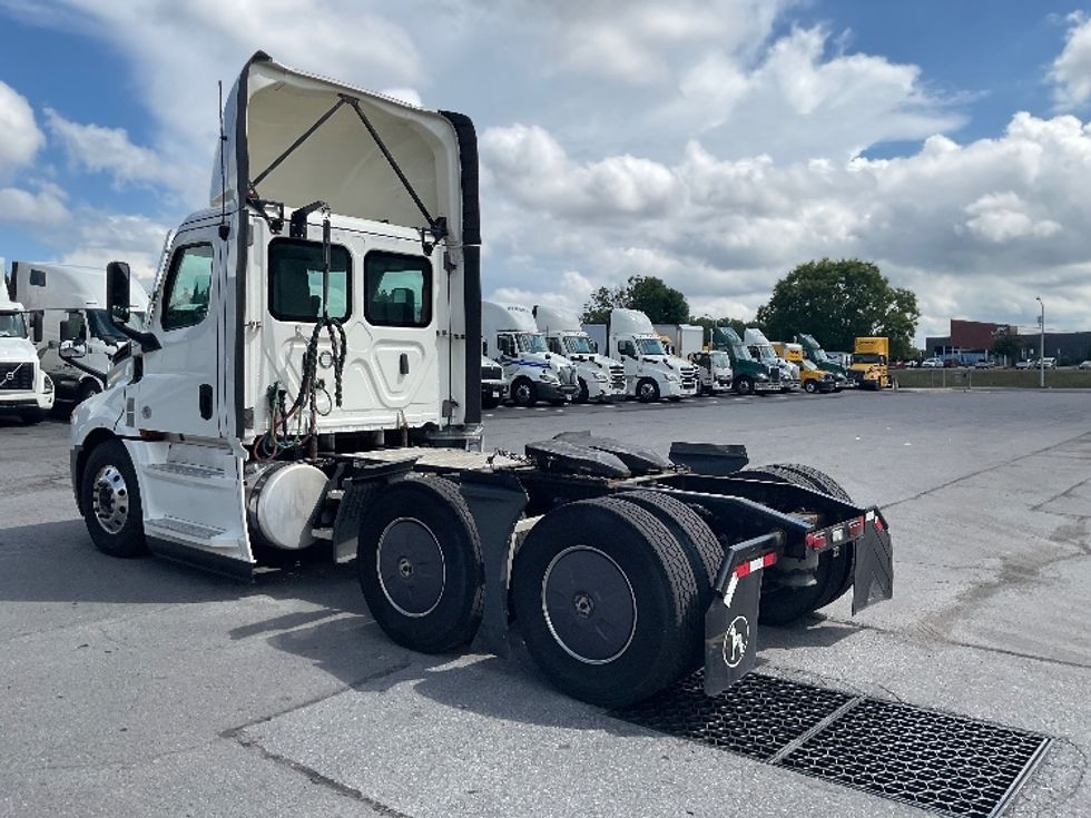Day Cab Tractor-Heavy Duty Tractors-Freightliner-2022-T12664ST-Harrisburg-PA-679,332\n\t\tmiles-$ 29,500 - Image 5