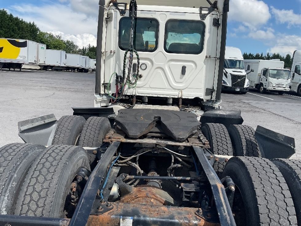 Day Cab Tractor-Heavy Duty Tractors-Freightliner-2022-T12664ST-Harrisburg-PA-679,332\n\t\tmiles-$ 29,500 - Image 6