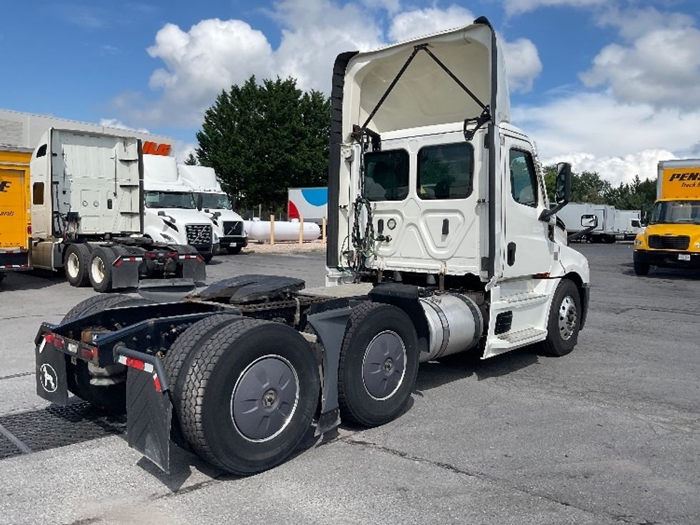 Day Cab Tractor-Heavy Duty Tractors-Freightliner-2022-T12664ST-Harrisburg-PA-679,332\n\t\tmiles-$ 29,500 - Image 7